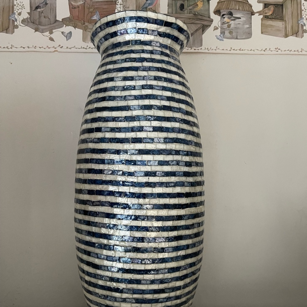 Shell vase